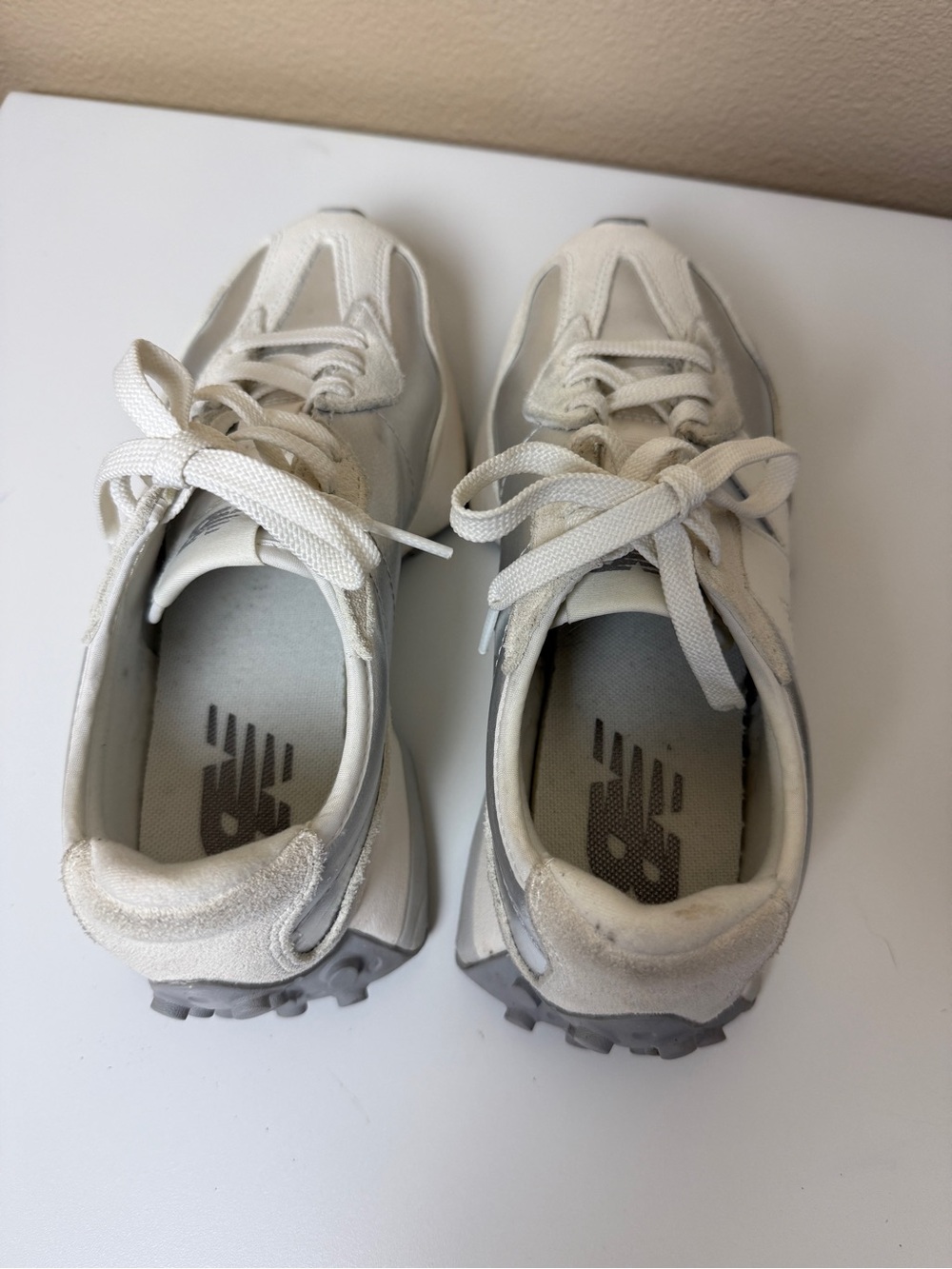 New Balance Women’s 327 Metallic Silver White Size 7 - Picture 7 of 9
